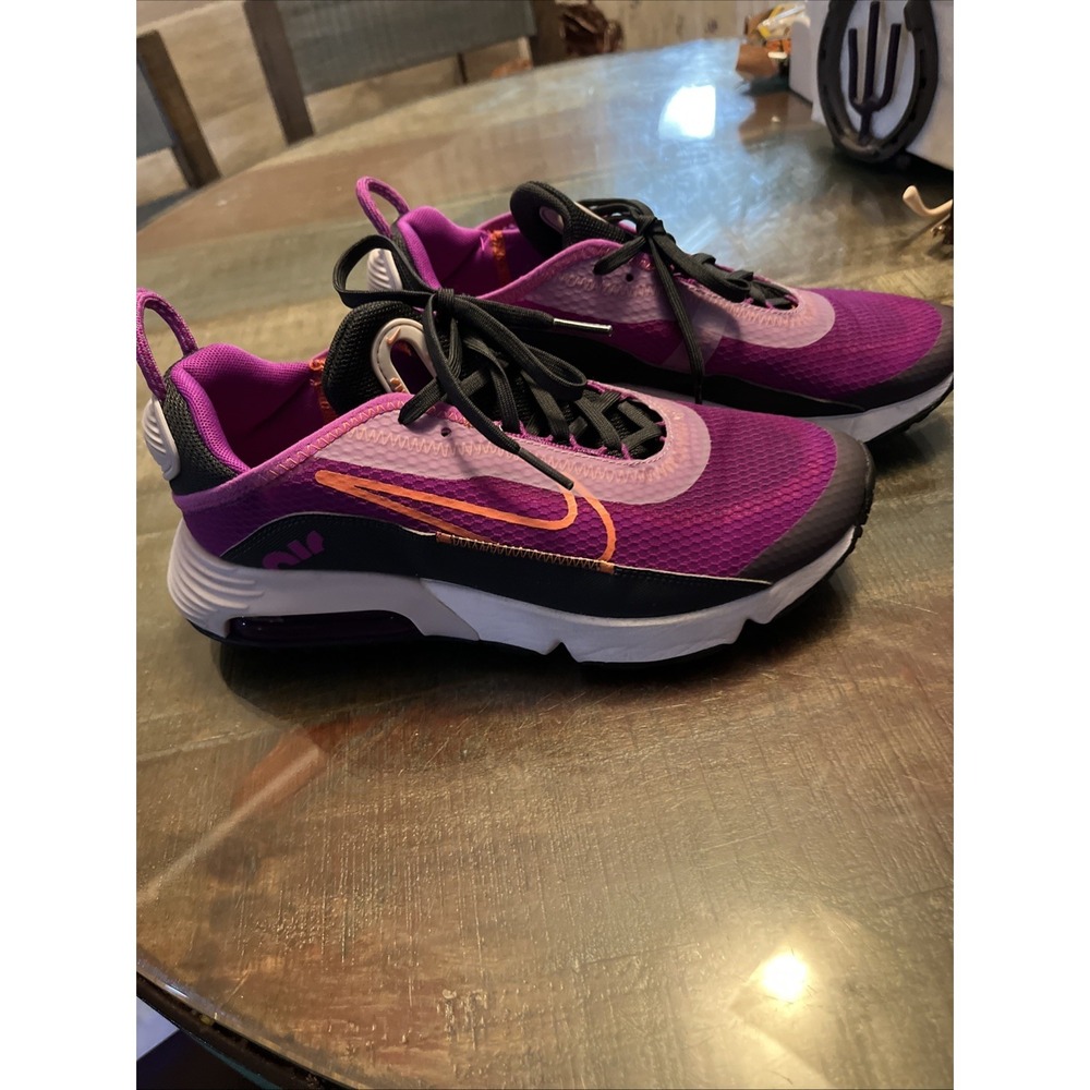 Niki air max 2090 Women Size 6 Pre Owned